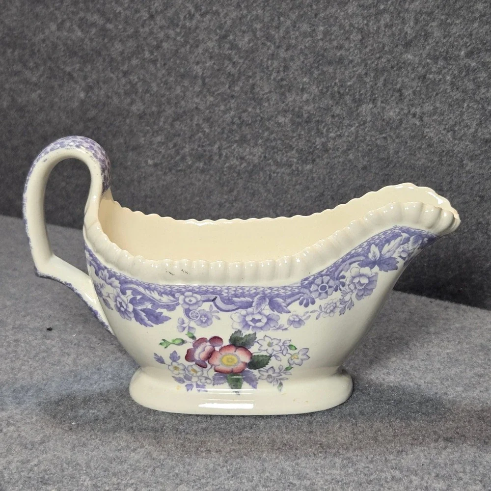 Copeland Spode Mayflower Gravy Boat Purple whit England Vintage Cottagecore flaw